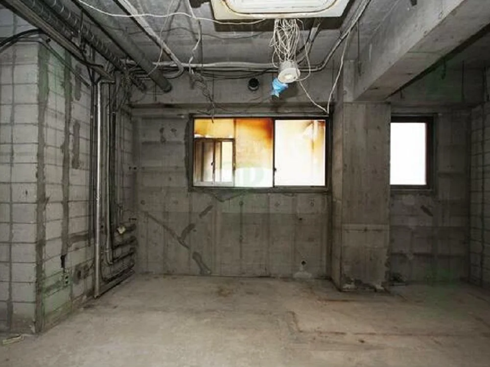 すずかけ台のスケルトン物件の内装