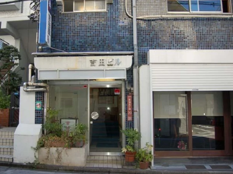 荻窪のスケルトン物件のエントランス