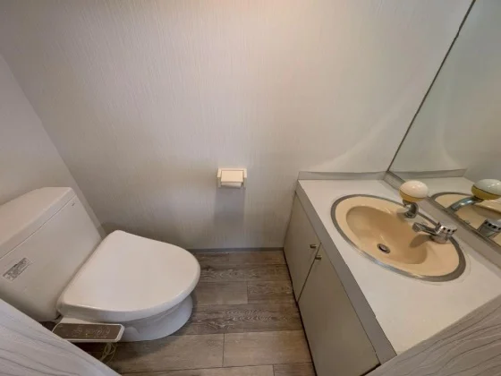 浅草の事務所仕様店舗物件の内装