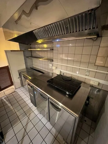 新富町の居抜き店舗の厨房