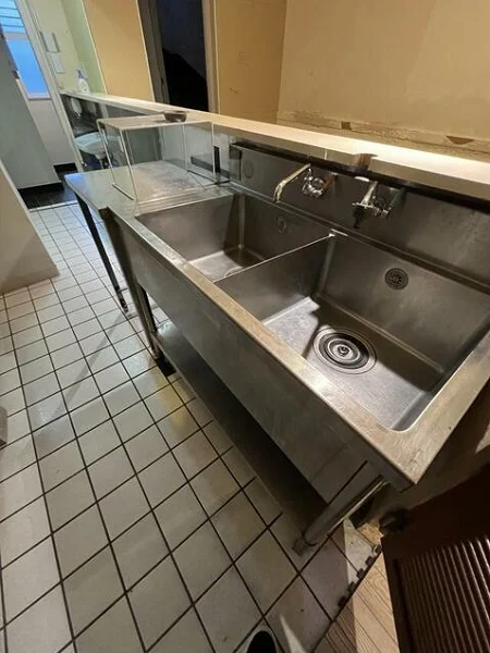 新富町のイタリアン居抜きの厨房