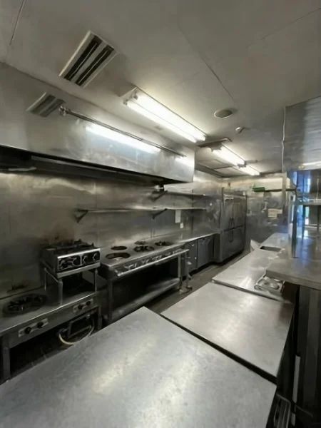 上町の焼肉屋居抜きの厨房