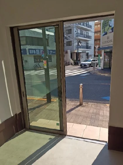 用賀のスケルトン店舗物件の内装