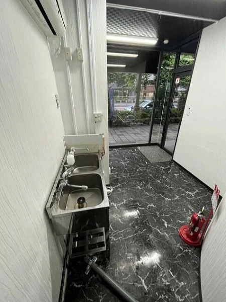 築地の事務所仕様店舗物件の内装