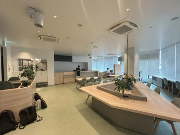 立川のスケルトン店舗物件の内装