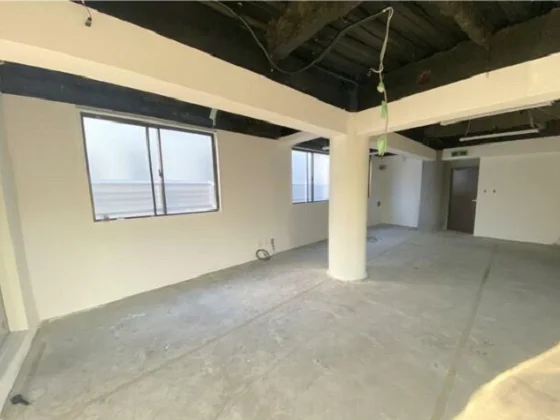 新桜台のスケルトン店舗物件の内装