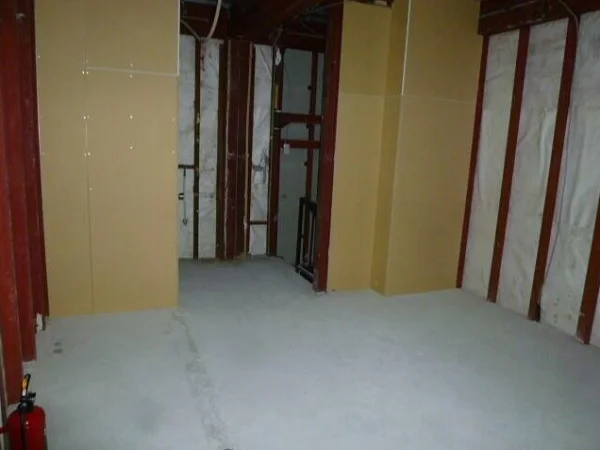 貸店舗(スケルトン)の内装