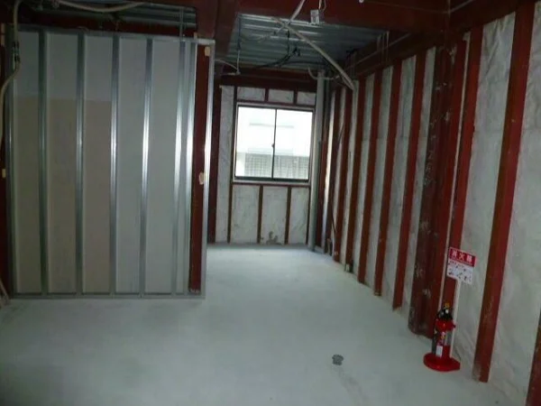 貸店舗(スケルトン)の内装