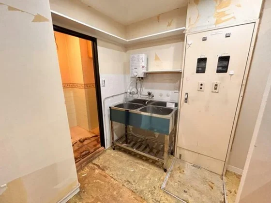 市が尾のBAR・ショットバー居抜きの内装