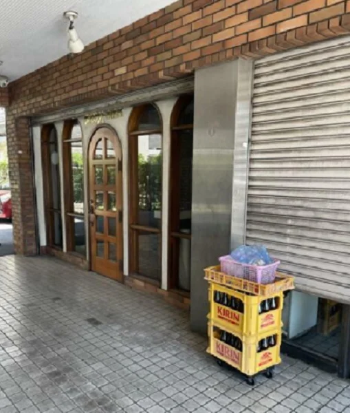 片倉町の居抜き店舗のエントランス