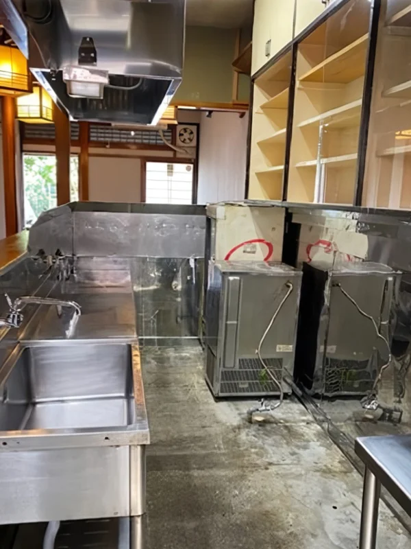 小作の居抜き店舗の厨房