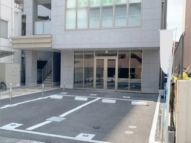 吉野町のスケルトン物件のエントランス