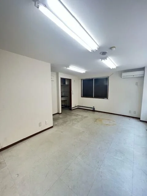 日暮里の事務所仕様店舗物件の内装