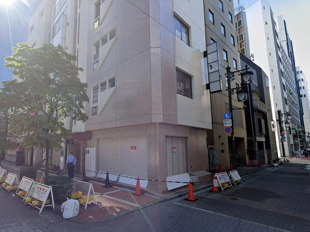 御徒町のスケルトン店舗物件の外観