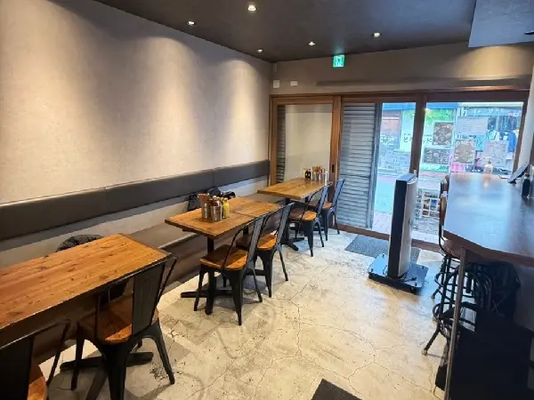 新杉田のダイニングバー居抜きの内装