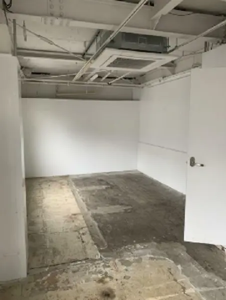 横浜の事務所仕様店舗物件の内装