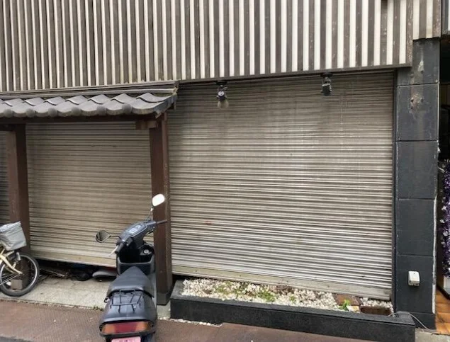 巣鴨の居抜き店舗のエントランス