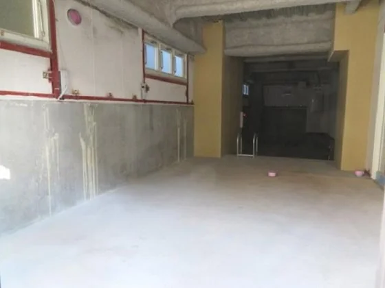 貸店舗(スケルトン)の内装