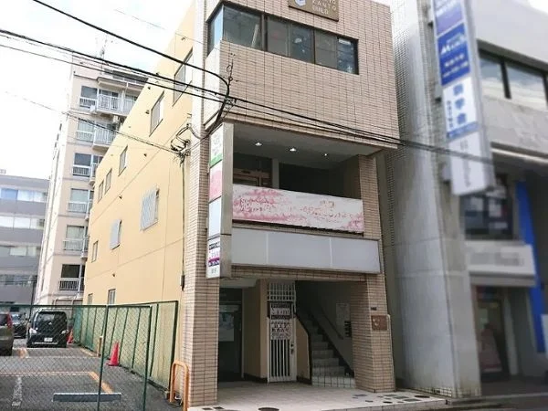 貸店舗(スケルトン)の外観