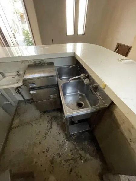 県立大学のスナック・パブ居抜きの厨房