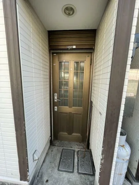 県立大学の居抜き店舗のエントランス