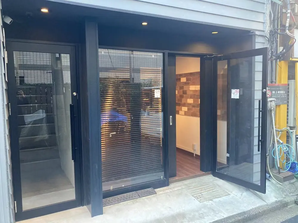 新御茶ノ水のカフェ・喫茶店居抜きの外観