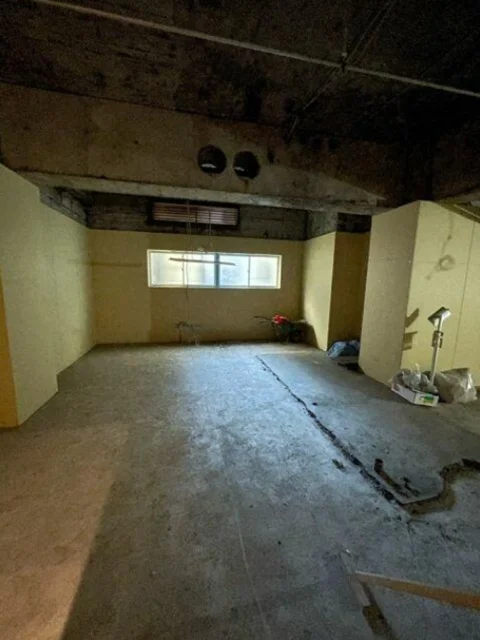 新所沢のスケルトン店舗物件の内装