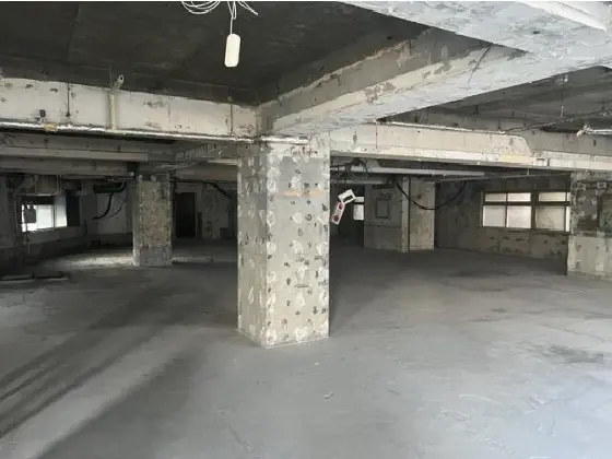 大山のスケルトン物件の内装