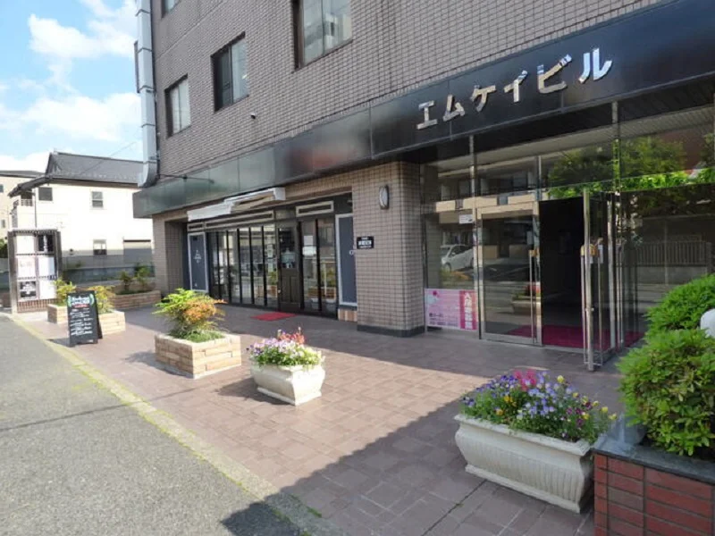 貸店舗(スケルトン)のエントランス