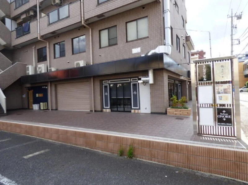 北綾瀬のスケルトン店舗物件の外観