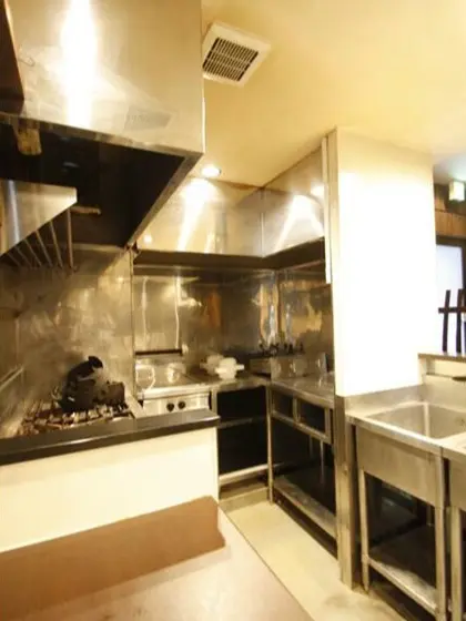 西小山のビストロ・洋食居抜きの内装