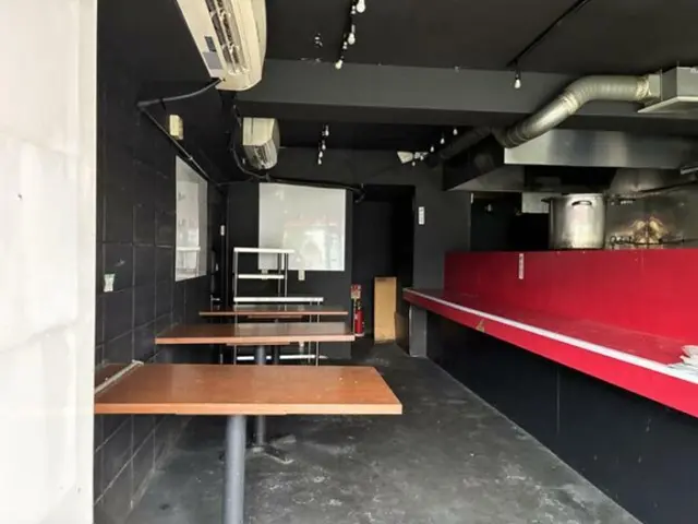 大塚・帝京大学のラーメン居抜きの内装