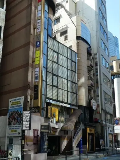 六本木の居抜き店舗の外観