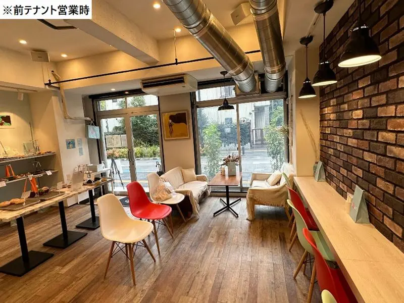 カフェ・喫茶店の居抜き物件のエントランス