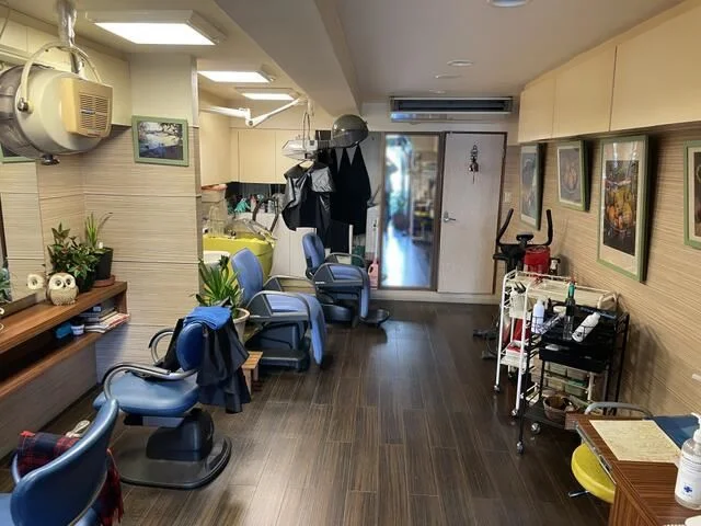美容室・理容室の居抜き物件の内装
