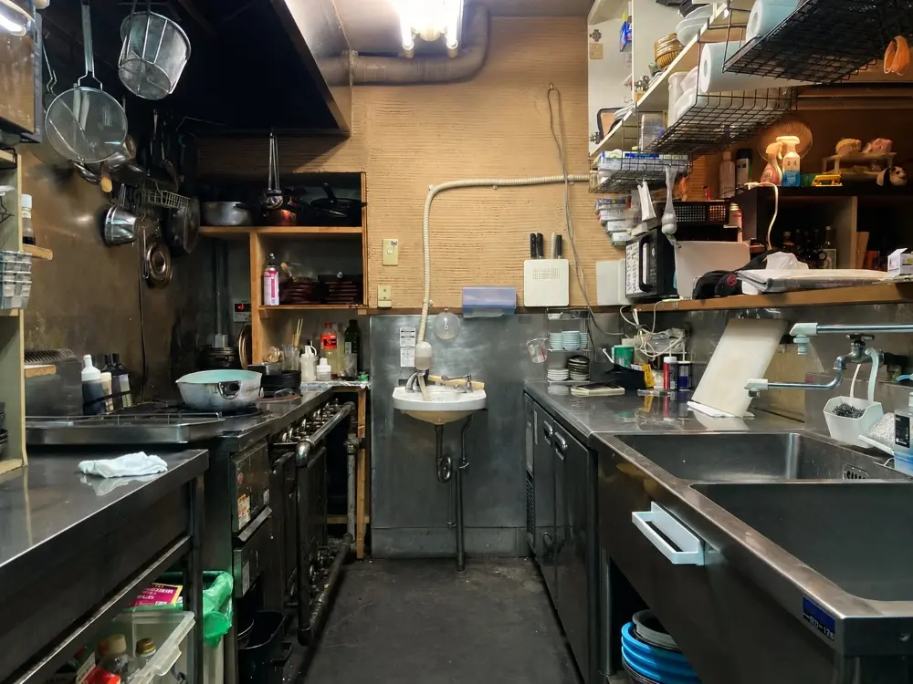 居酒屋の居抜き物件の厨房