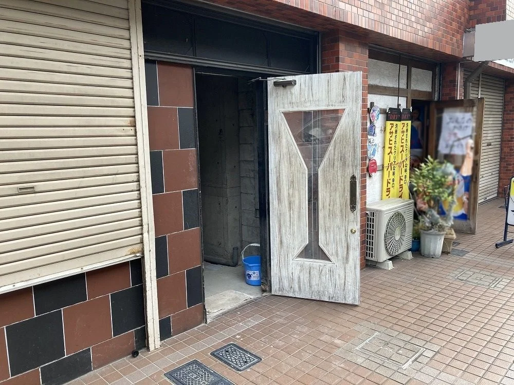 貸店舗(スケルトン)のエントランス