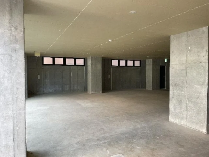 南行徳のスケルトン店舗物件の内装