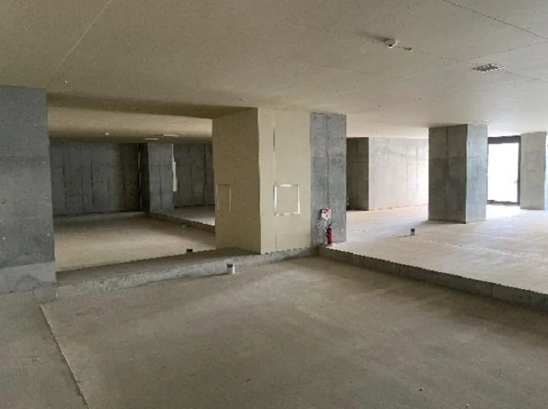 南行徳のスケルトン店舗物件の内装