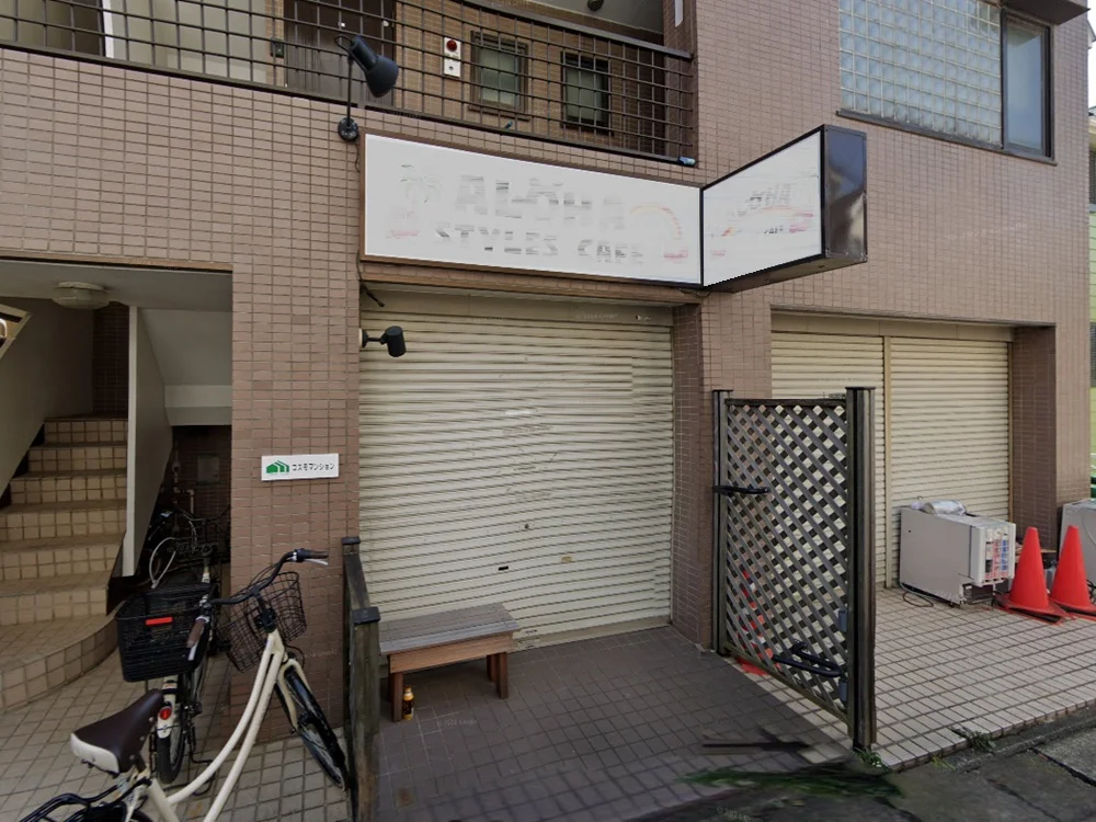 平塚の居抜き店舗のエントランス