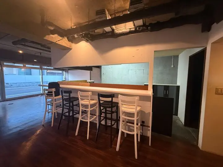 定食屋の居抜き物件の内装