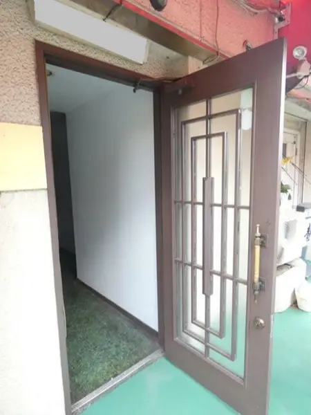 スナック・パブの居抜き物件のエントランス