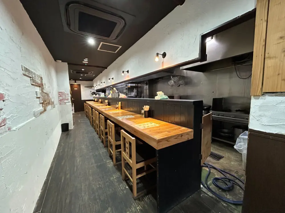 平塚のラーメン居抜きの内装