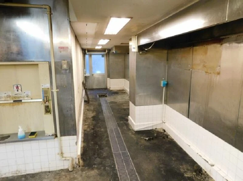 大山のスケルトン物件の厨房