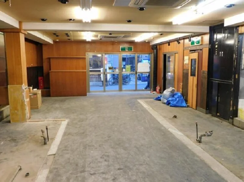 大山のスケルトン店舗物件の内装