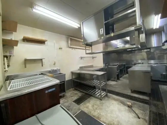 居酒屋の居抜き物件の厨房