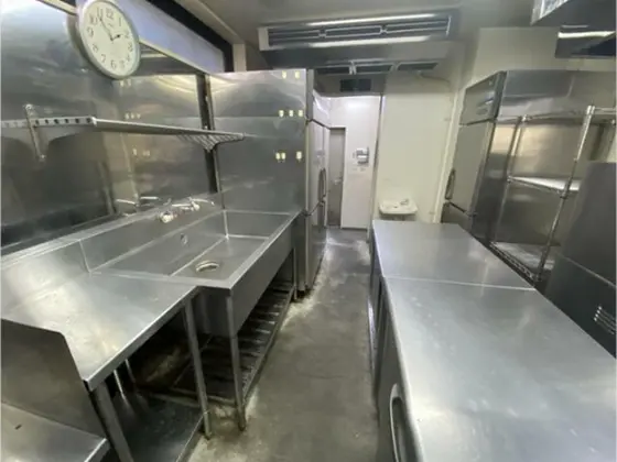 居酒屋の居抜き物件の厨房