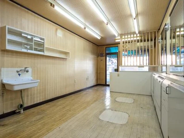 美容室・理容室の居抜き物件の内装