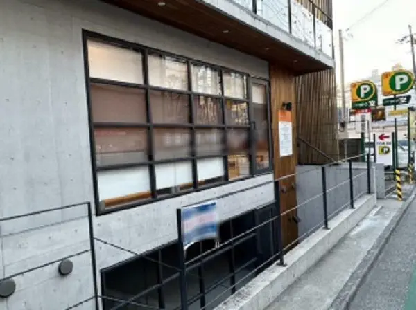 貸店舗(スケルトン)のエントランス