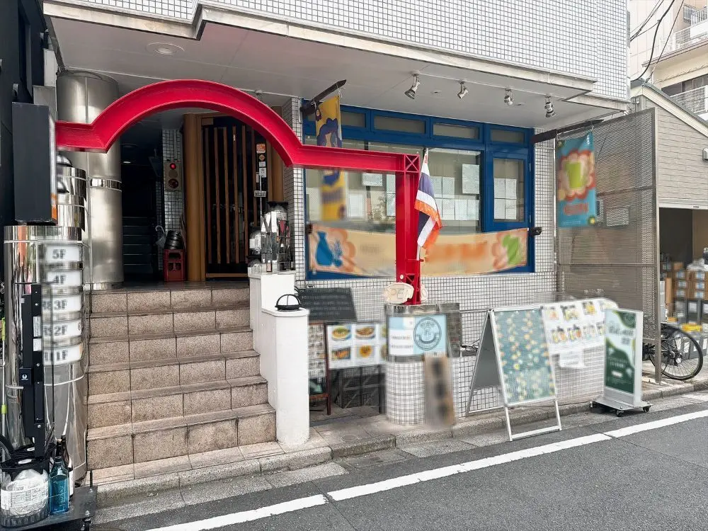 多国籍料理の居抜き物件の外観